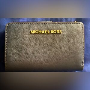 PRE LOVED MICHAEL KORS NAVY BLUE WALLET